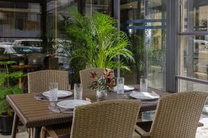 מסעדה או מקום אחר לאכול בו ב-Premium Park Hotel Baku