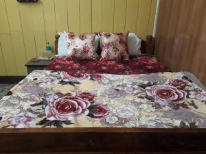 Postel nebo postele na pokoji v ubytování Smriya Homestay