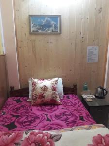 Postel nebo postele na pokoji v ubytování Smriya Homestay