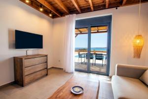 Foto dalla galleria di Cato Agro 3, Seafront Villa with Private Pool a Karpathos