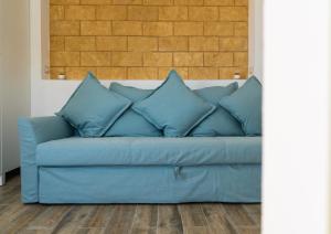 A seating area at Albarìa Favignana Apartments