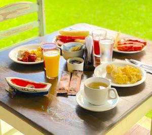 Opções de café da manhã disponíveis para hóspedes em VELINN Pousada Bromelias