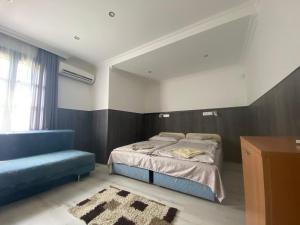 Postel nebo postele na pokoji v ubytování Holiday Apartmanház