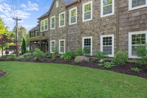 Un jardín fuera de The Blowing Rock Manor