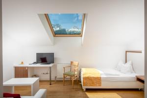 A television and/or entertainment centre at Hotel & Restaurant Dankl