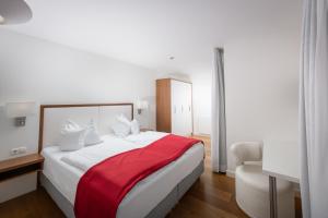 A bed or beds in a room at Hotel & Restaurant Dankl