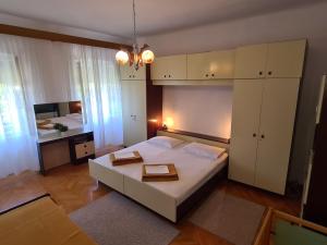 Posteľ alebo postele v izbe v ubytovaní Apartments and Rooms Mazuranic