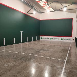 Tenis alebo squash v ubytovaní Pensión Astigarraga alebo jeho okolí