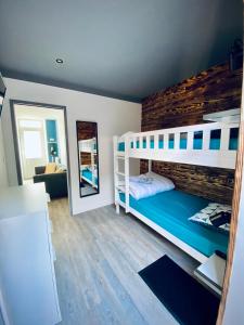 Postel nebo postele na pokoji v ubytování Gîte « Au bord des Embruns »