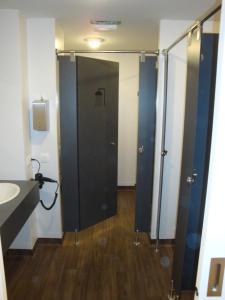 A bathroom at Agora Hostel