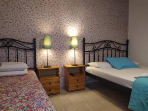 Postel nebo postele na pokoji v ubytování Aiolis Rooms