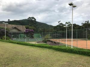 a tennis court with two tennis courts at Belíssimo resort com águas termais in Aguas Mornas