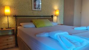 Postel nebo postele na pokoji v ubytování Aiolis Rooms