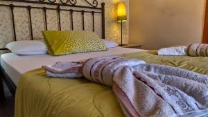 Postel nebo postele na pokoji v ubytování Aiolis Rooms