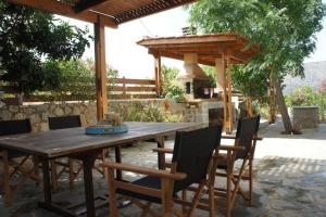 Patio nebo venkovní prostory v ubytování Top of the hill in Drepano-Nafplio, Beautiful view