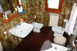 A bathroom at Tuscan Dream Casa Vacanze