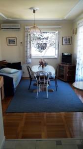 a living room with a table and a bed at Villa Ban in Podgora