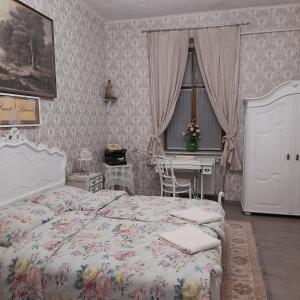Postel nebo postele na pokoji v ubytování Locomotiv Vendégház + 24 fotografií
