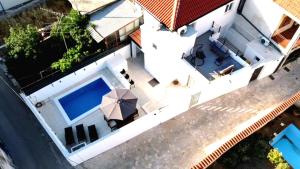 Bazén v ubytování House Kala N29 nebo v jeho okolí