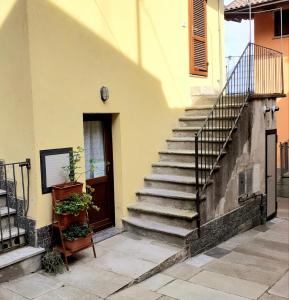 a set of stairs in front of a building at GRAZIOSO BILOCALE CENTRO paese in Frabosa Soprana