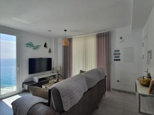 Telewizja i/lub zestaw kina domowego w obiekcie Bayview Hills - Balcón del Mediterráneo