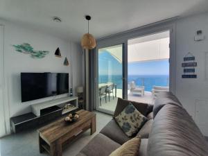 Telewizja i/lub zestaw kina domowego w obiekcie Bayview Hills - Balcón del Mediterráneo