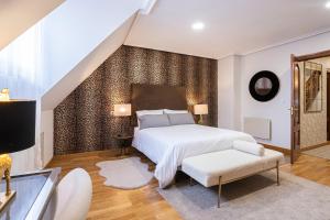 Gallery image of DE LA GUARDIA SUITE ROSAL in Oviedo