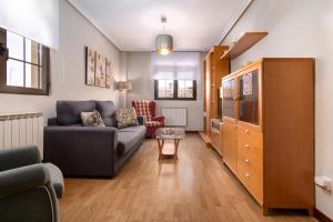 A television and/or entertainment centre at Apartamento Caño Badillo - Plaza Mayor - leonapartamentos