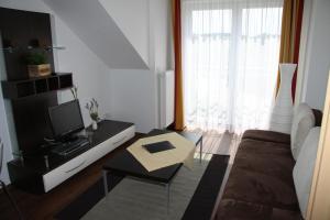 TV a/nebo společenská místnost v ubytování Aparthotel Altomünster - Garni