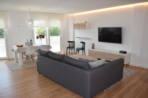 a living room with a couch and a dining room at Nuevo apartamento céntrico junto al mar in Vilagarcia de Arousa