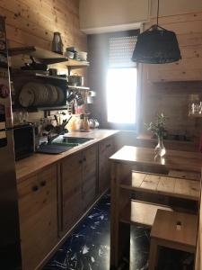 Kuchyň nebo kuchyňský kout v ubytování Light Home