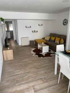 Zona d'estar a La Casita Alere en Playa Carnota con patio y barbacoa