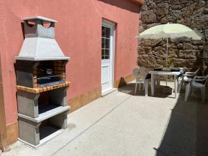 Pati o zona exterior de La Casita Alere en Playa Carnota con patio y barbacoa