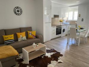 Cuina o zona de cuina de La Casita Alere en Playa Carnota con patio y barbacoa