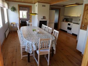 a kitchen and dining room with a table and chairs at Wannborga Vingård in Köpingsvik