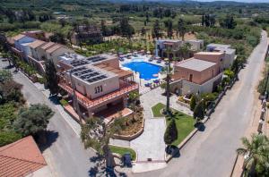 Bazén v ubytování Omega Platanias nebo v jeho okolí