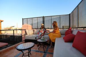 Rõdu või terrass majutusasutuses Riad L'Etoile D'Orient