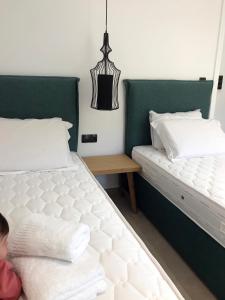 Postel nebo postele na pokoji v ubytování blue sea suites