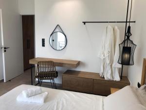 Postel nebo postele na pokoji v ubytování blue sea suites
