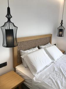 Postel nebo postele na pokoji v ubytování blue sea suites
