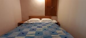Rúm í herbergi á Guest house Lekhtagi
