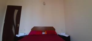 Rúm í herbergi á Guest house Lekhtagi