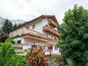 Kép Holiday home near St Anton am Arlberg with sauna szállásáról Sankt Anton am Arlbergben a galériában