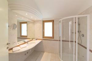 Koupelna v ubytování Hotel Maximilian