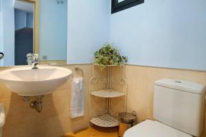 A bathroom at Villa Pueblo Don Thomas