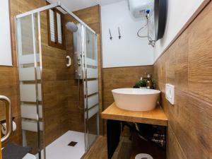 A bathroom at Swimsuit Friendly Holiday Home
