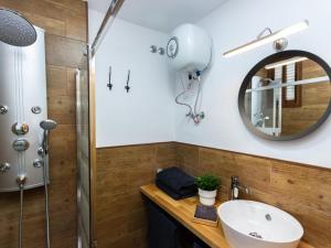 A bathroom at Swimsuit Friendly Holiday Home