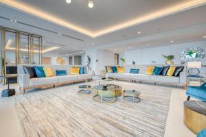 a large living room with couches and a rug at Palm Jumeirah Luxury Apartments by Propr in Dubai