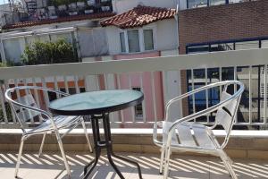 Balkón alebo terasa v ubytovaní Blue Apartment - Athens Center, 4 BD, 2 BATH