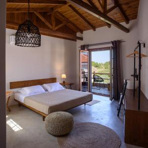 Posteľ alebo postele v izbe v ubytovaní Aletri Swim Up Boutique Hotel + 37 fotografií